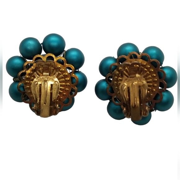 VINTAGE MADE IN JAPAN SATIN TEAL BLUE BEADED CLUSTER CLIP ON EARRINGS - Picture 4 of 5